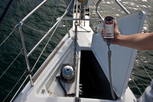Smart anchoring - using the windlass © SW